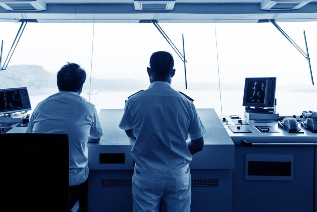 Οδηγός «επιβίωσης» των ναυτικών στη στεριά από την Intertanko