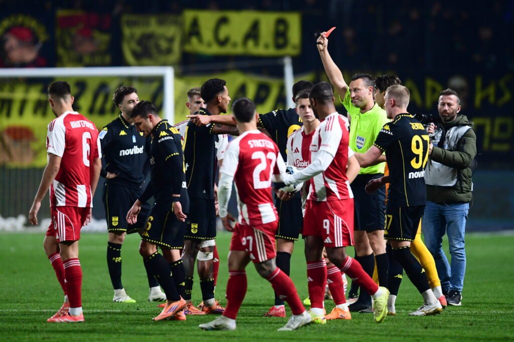 Ολυμπιακός κατά ΕΠΟ και Λανουά για τη διαιτησία