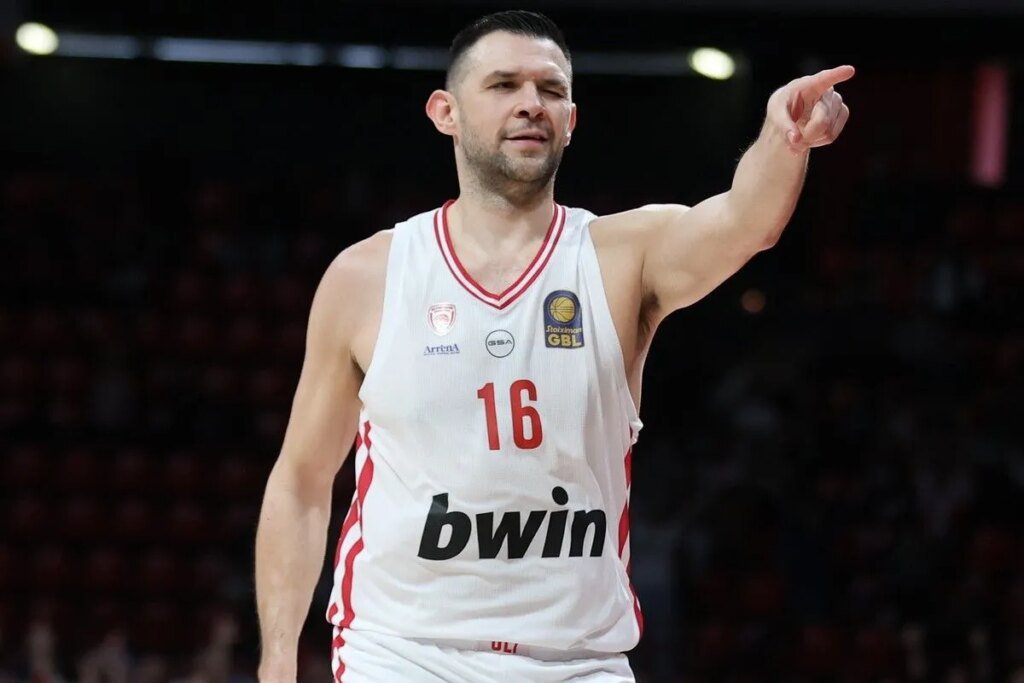 ΑΕΚ 100-93: Το απόλαυσε ο κόσμος, το απόλαυσαν οι Πειραιώτες, χειροκροτήθηκε ο Σίλβα