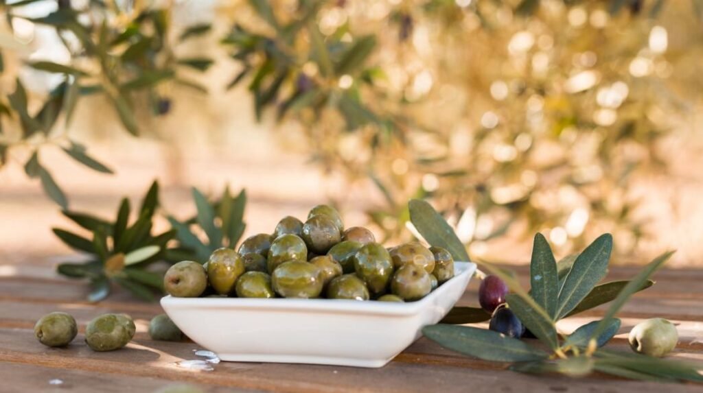 Ελληνικές επιτραπέζιες ελιές: Δασμοί σε ΗΠΑ και εκκρεμότητες ΕΕ–Ινδίας