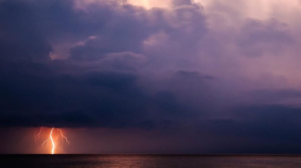 Έκτακτο δελτίο καιρού: Ισχυρές βροχές, καταιγίδες και άνεμοι έως 9 μποφόρ