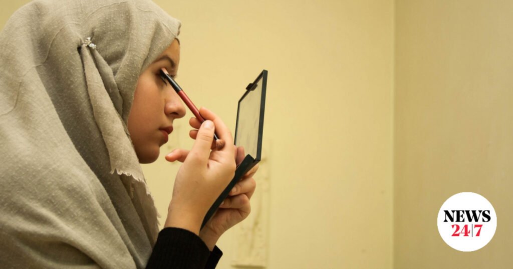 Επαρχία απαγορεύει το μακιγιάζ στις γυναίκες που εργάζονται σε δημόσιες υπηρεσίες