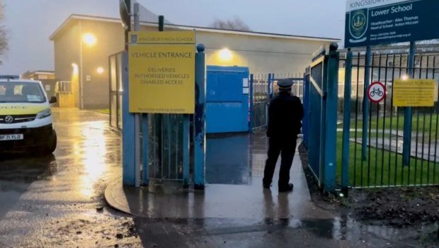 Λονδίνο: Δύο μαθητές τραυματίστηκαν μετά από επίθεση με μαχαίρι σε σχολείο – Αναζητείται ο έφηβος δράστης