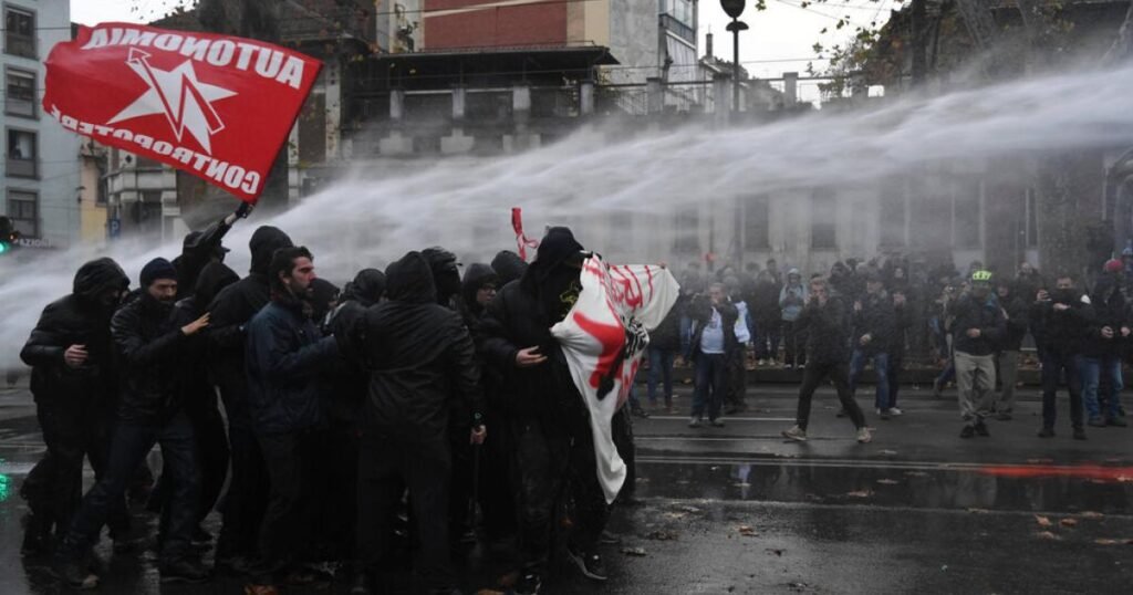Σοβαρά επεισόδια στο Τορίνο για το «λουκέτο» σε κοινωνικό κέντρο