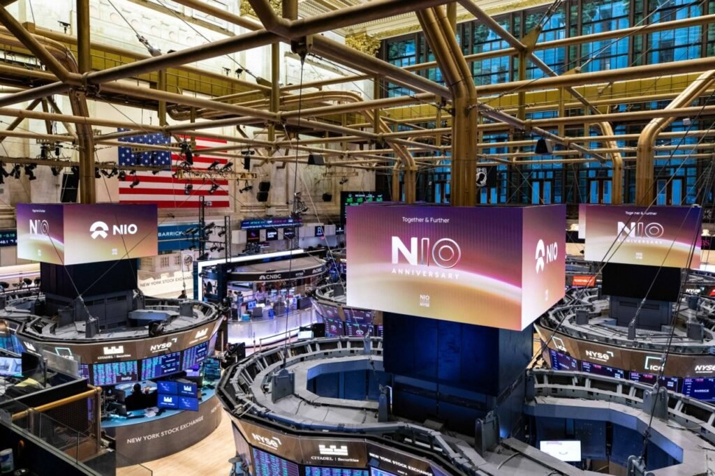 Wall Street: Μικρά κέρδη και εύθραυστο κλίμα εν μέσω ανησυχιών για AI και τη στάση της Fed | Ειδήσεις για την Οικονομία