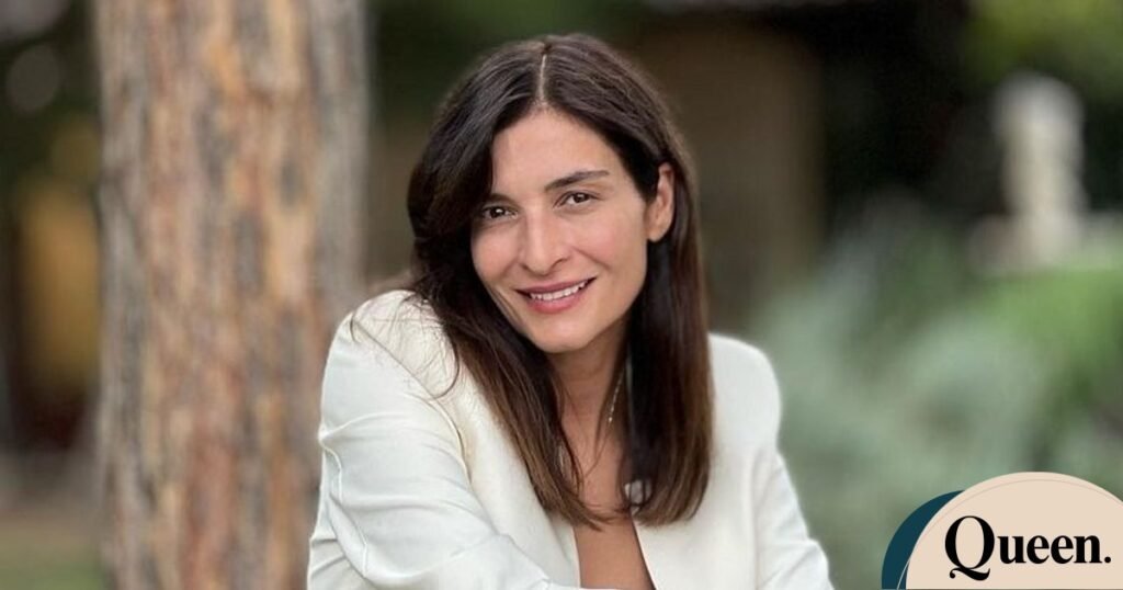 Το empowerment μήνυμα της Αντιγόνης Κουλουκάκου ποζάροντας με άβαφα μαλλιά και χωρίς make up