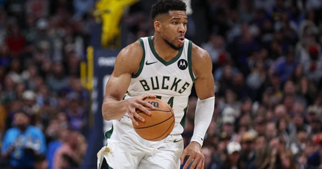 Γιάννης Αντετοκούνμπο: Τον κρατούν οι Μπακς στο Μιλγουόκι