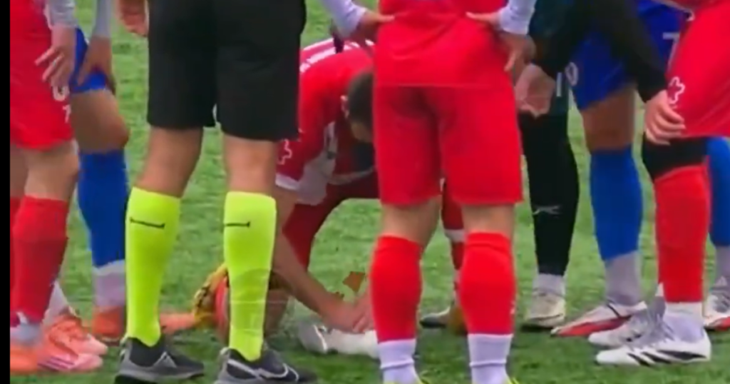 Το βολέ γκολκίπερ τραυμάτισε άσχημα έναν γλάρο, όμως συμπαίκτης το έσωσε με ΚΑΡΠΑ