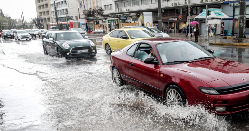 Καιρός: Καταιγίδες και ισχυροί άνεμοι από το βράδυ στα δυτικά και τα βόρεια