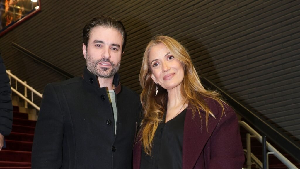 Γιώτα Τσιμπρικίδου: Με φουσκωμένη κοιλίτσα στο θέατρο δυο μήνες πριν γεννήσει (Φωτογραφίες) – NEWS