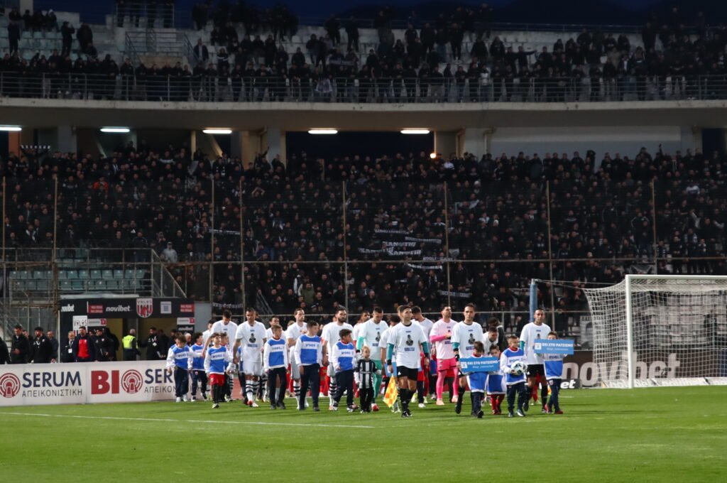 «Παρών» μόνο ο κόσμος του (vid)