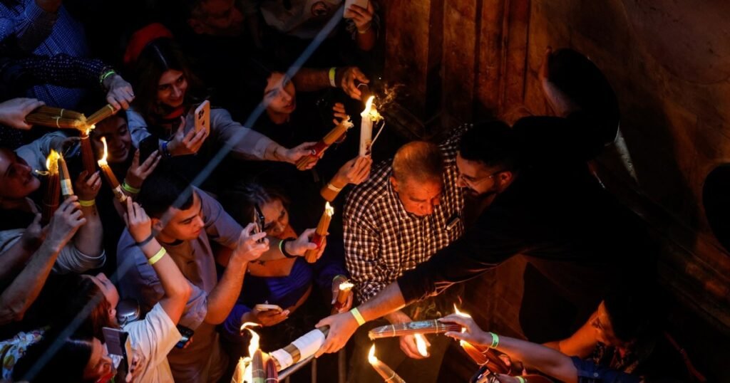 Αγωνία για το Άγιο Φως: Συνάντηση του πατριάρχη Ιεροσολύμων με τους…