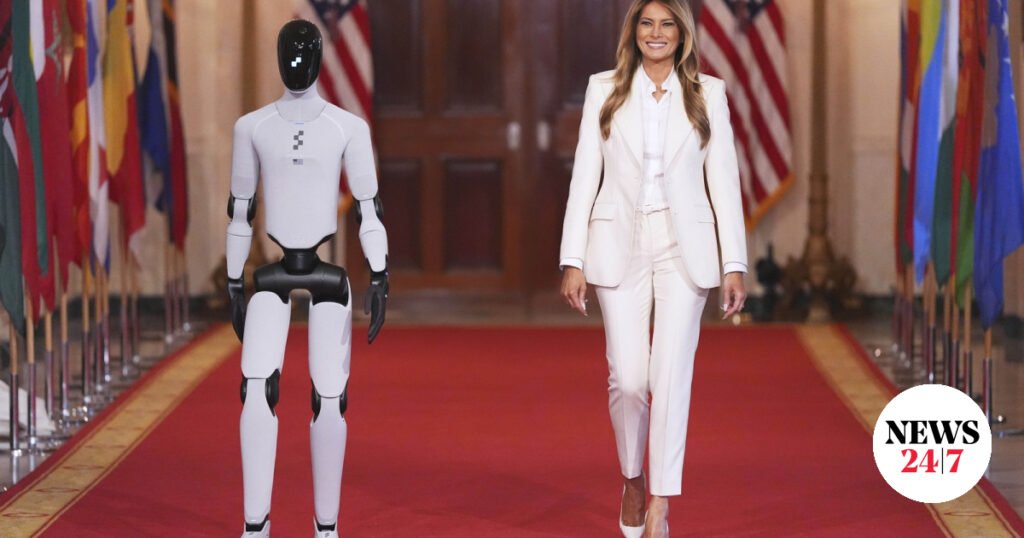 Ρομπότ συνοδεύει τη Μελάνια Τραμπ σε εκδήλωση του Λευκού Οίκου