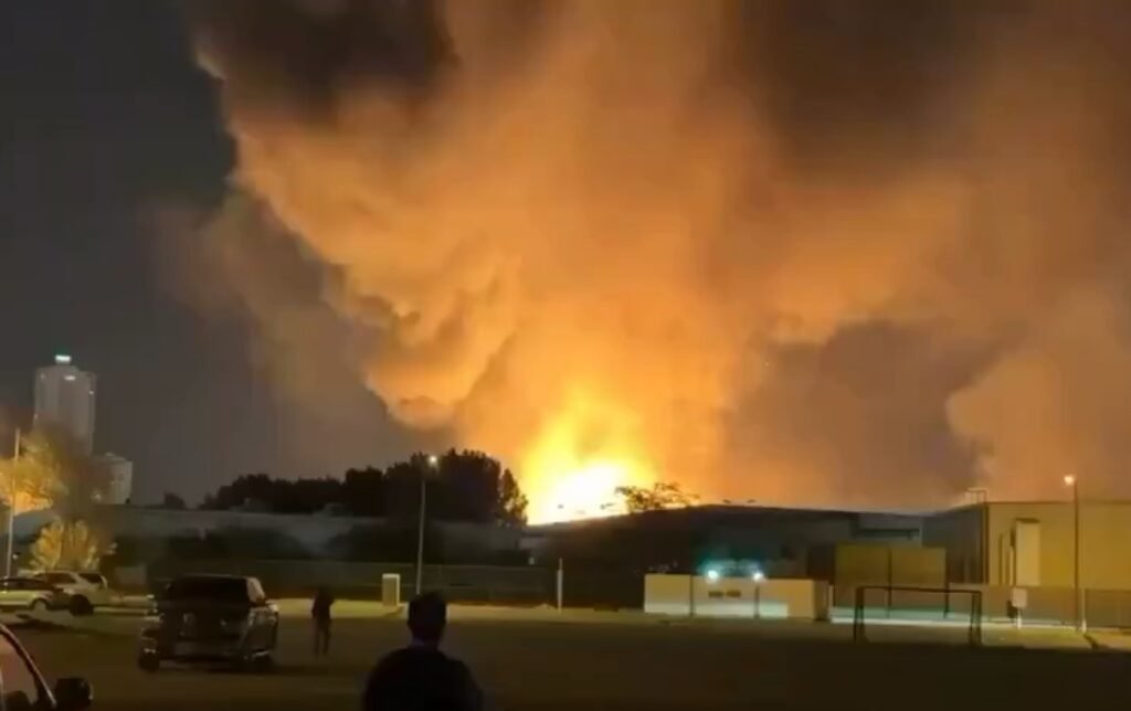 Εκρήξεις και καπνοί στο αμερικανικό προξενείο στο Ντουμπάι