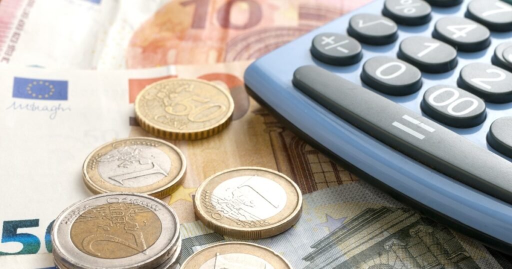 Ποιοι θα πληρωθούν νωρίτερα τις συντάξεις Απριλίου λόγω 25ης Μαρτίου