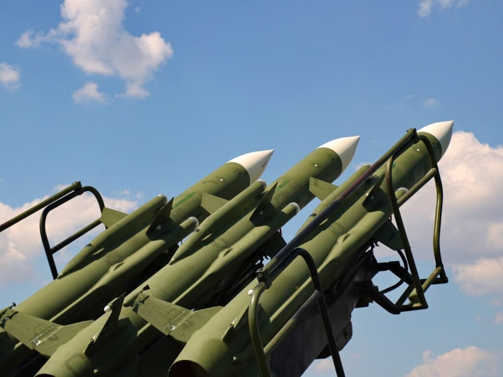 Χρηματιστήρια: Οι αμυντικές βιομηχανίες βλέπουν τις μετοχές τους να εκτινάσσονται