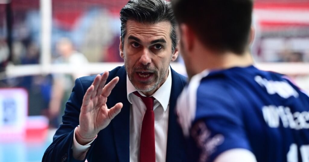 Ολυμπιακός: Ζήτησε συγγνώμη από τον κόσμο ο Σέντλατσεκ, τι είπε ο Βουρδέρης