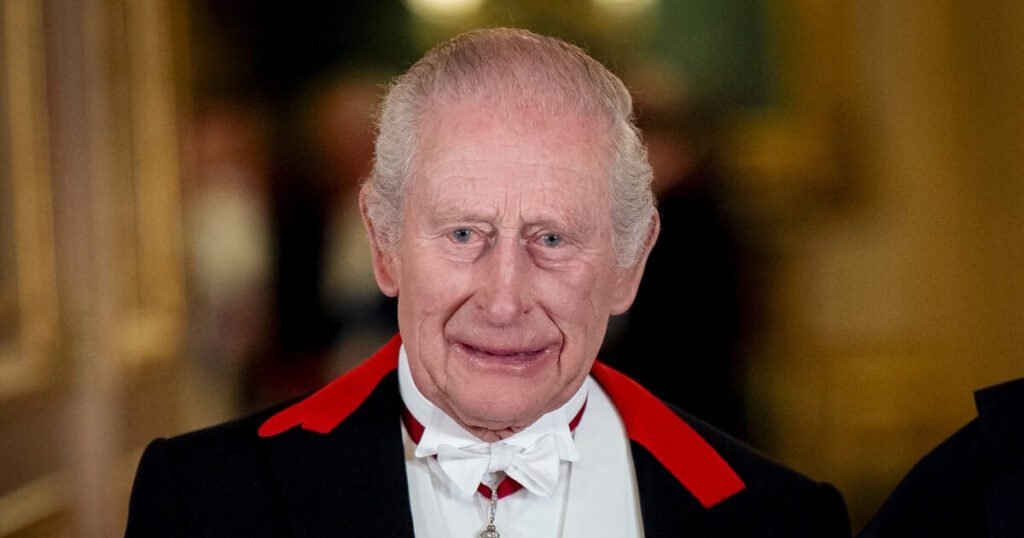 Αντιδράσεις για τη φωτογράφισή του κάτω από το πορτρέτο του Γεωργίου Δ’ που πλούτισε από τη δουλεία