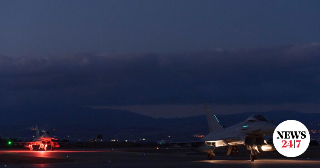 Αναφορές για πτώση drone και εκρήξεις στις Βάσεις