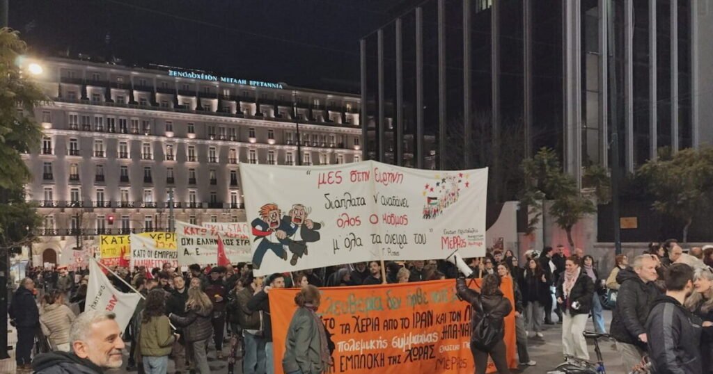 Συγκέντρωση διαμαρτυρίας στο Σύνταγμα – Εκατοντάδες διαδηλώνουν εναντίον του πολέμου στη Μέση Ανατολή