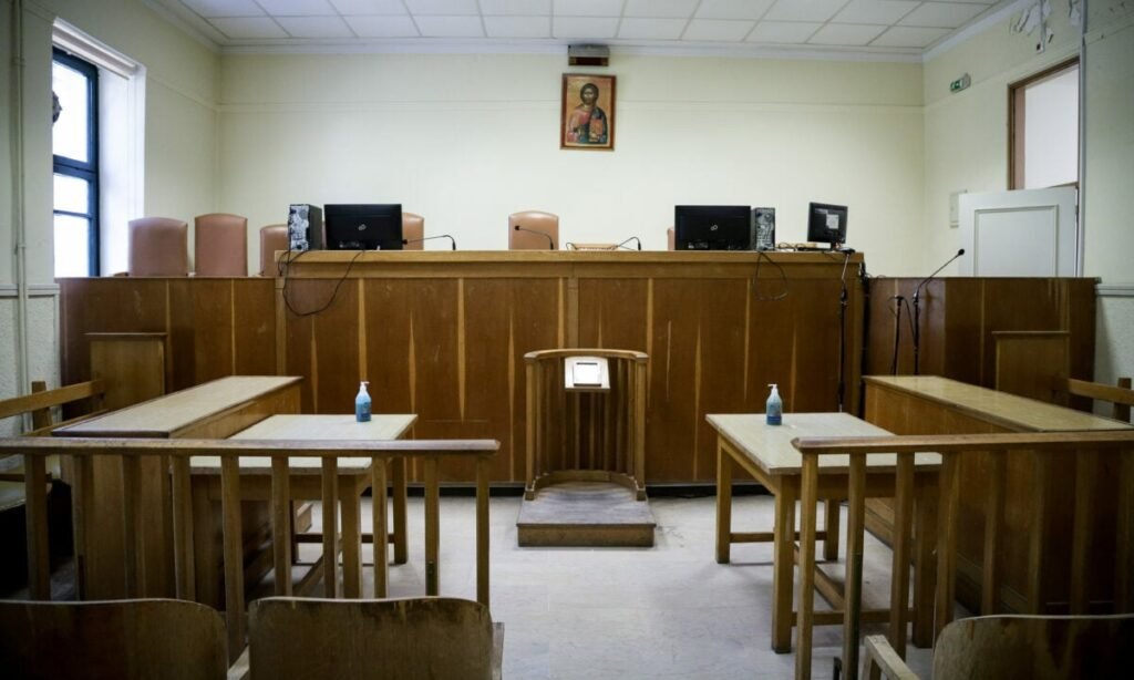 Έταζε ρουσφέτια για όταν θα γινόταν Μητροπολίτης και άρπαξε πάνω από 1,5 εκατ. ευρώ