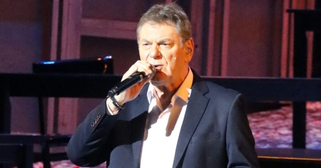 Ο Άγγελος Διονυσίου επισκέφθηκε το καστ στην πρόβα τζενεράλε και έπιασε το μικρόφωνο