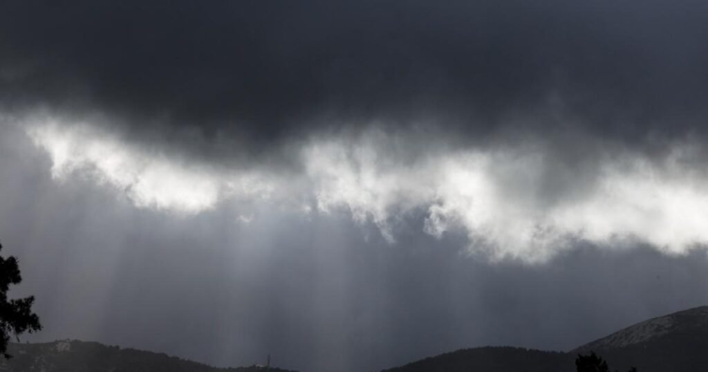 Προειδοποίηση Κολυδά για την κακοκαιρία Deborah: Καταιγίδες και στην Αθήνα – Το επικίνδυνο διήμερο