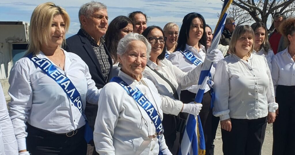 Μαθήτρια ετών 82 παρέλασε περήφανα μπροστά σε χιλιάδες κόσμου