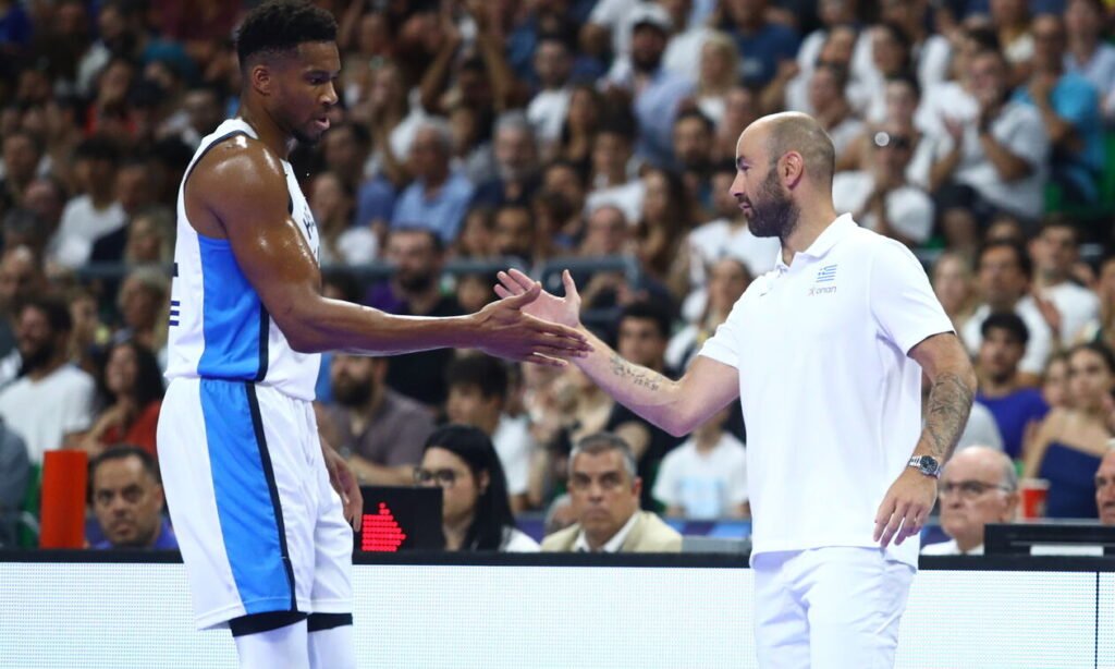 Αντετοκούνμπο: «Τέτοια νοοτροπία χρειάζονται οι Μπακς – Γι’ αυτό αγαπώ τον Σπανούλη»