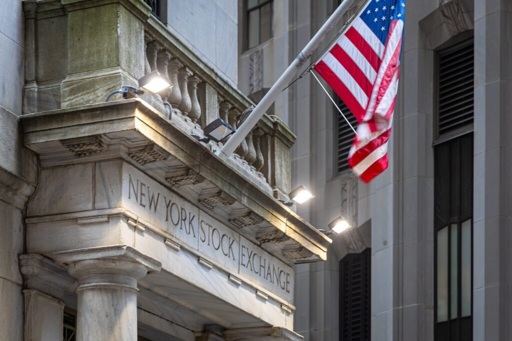 «Πάρτι» των αγοραστών στη Wall Street μετά την κατάπαυση του πυρός στο Ιράν (upd) | Ειδήσεις για την Οικονομία