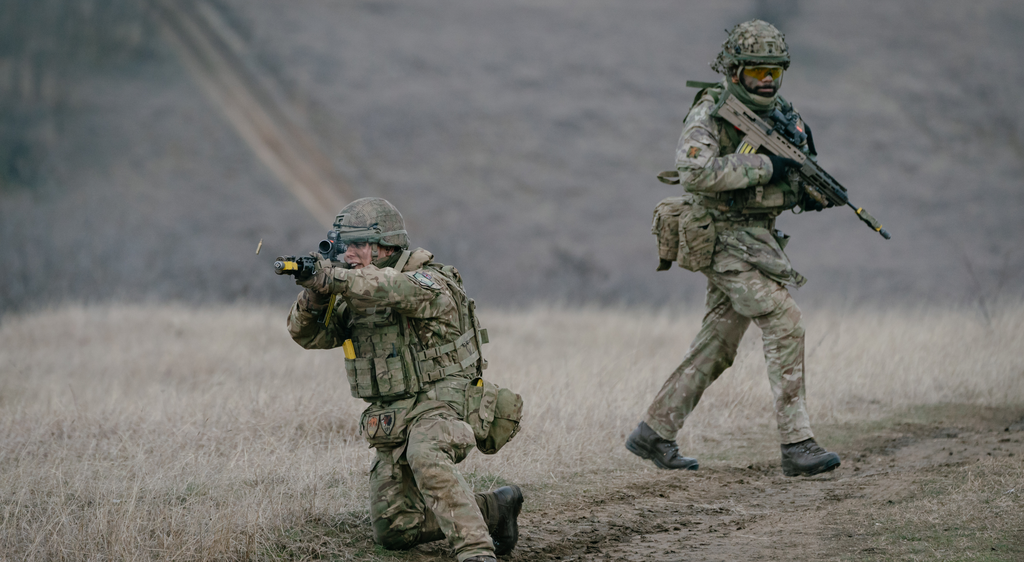 Βρετανία: Γιατί οι νέοι στρέφονται στον στρατό – Οικονομικός Ταχυδρόμος