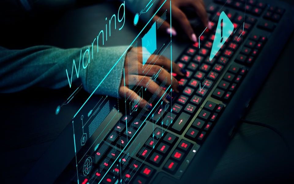 Το ΓΕΕΘΑ στόχος χάκερ που συνδέονται με τη Ρωσία