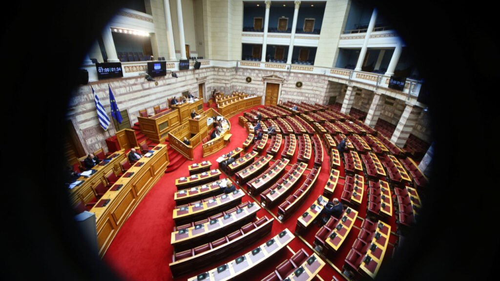 Σκάνδαλο ΟΠΕΚΕΠΕ: Ξεκίνησε η παράδοση δικογραφίας στους 11 βουλευτές