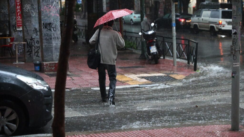 Καιρός (9/4): Με βροχές και καταιγίδες η Μεγάλη Πέμπτη – Που θα χρειαστείτε ομπρέλα; – ΕΝΗΜΕΡΩΣΗ