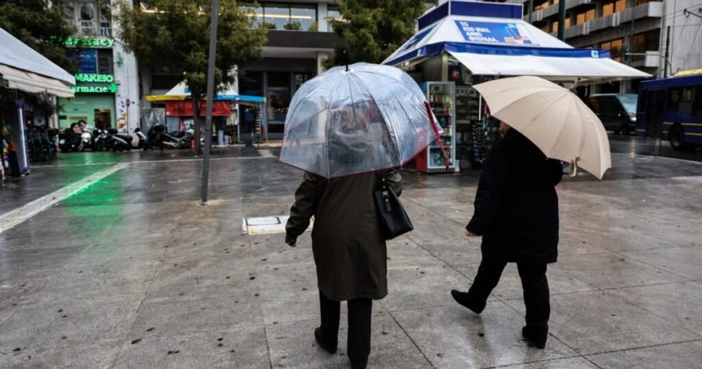 Κακοκαιρία Erminio: Μήνυμα 112 στην Αττική -«Νερό τριών μηνών σε λίγες ώρες», λέει ο Τσατραφύλλιας