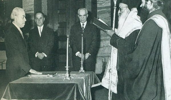 Σπύρος Μαρκεζίνης: Το ανάρμοστο αστείο με τα «κλοπιμαία»