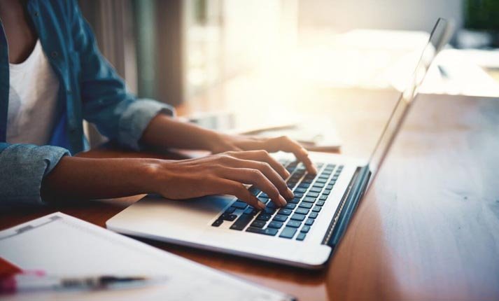 Τεχνολογία: 7 ώρες online, 44 χρόνια σε οθόνες – Η νέα πραγματικότητα της ψηφιακής ζωής