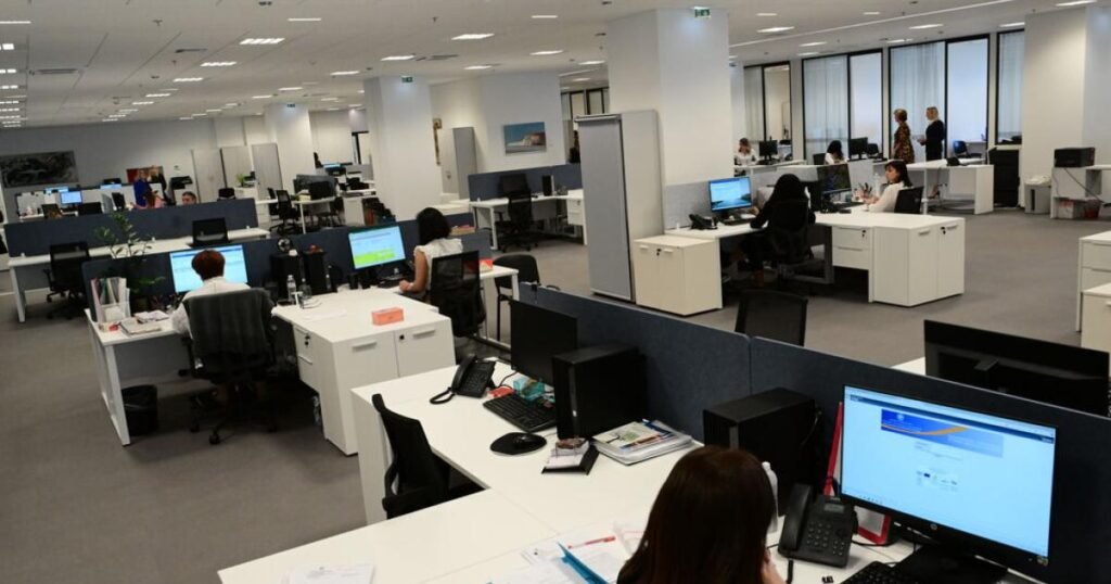Έρχονται «ραβασάκια» σε 12.000 φορολογούμενους για αδήλωτα εισοδήματα
